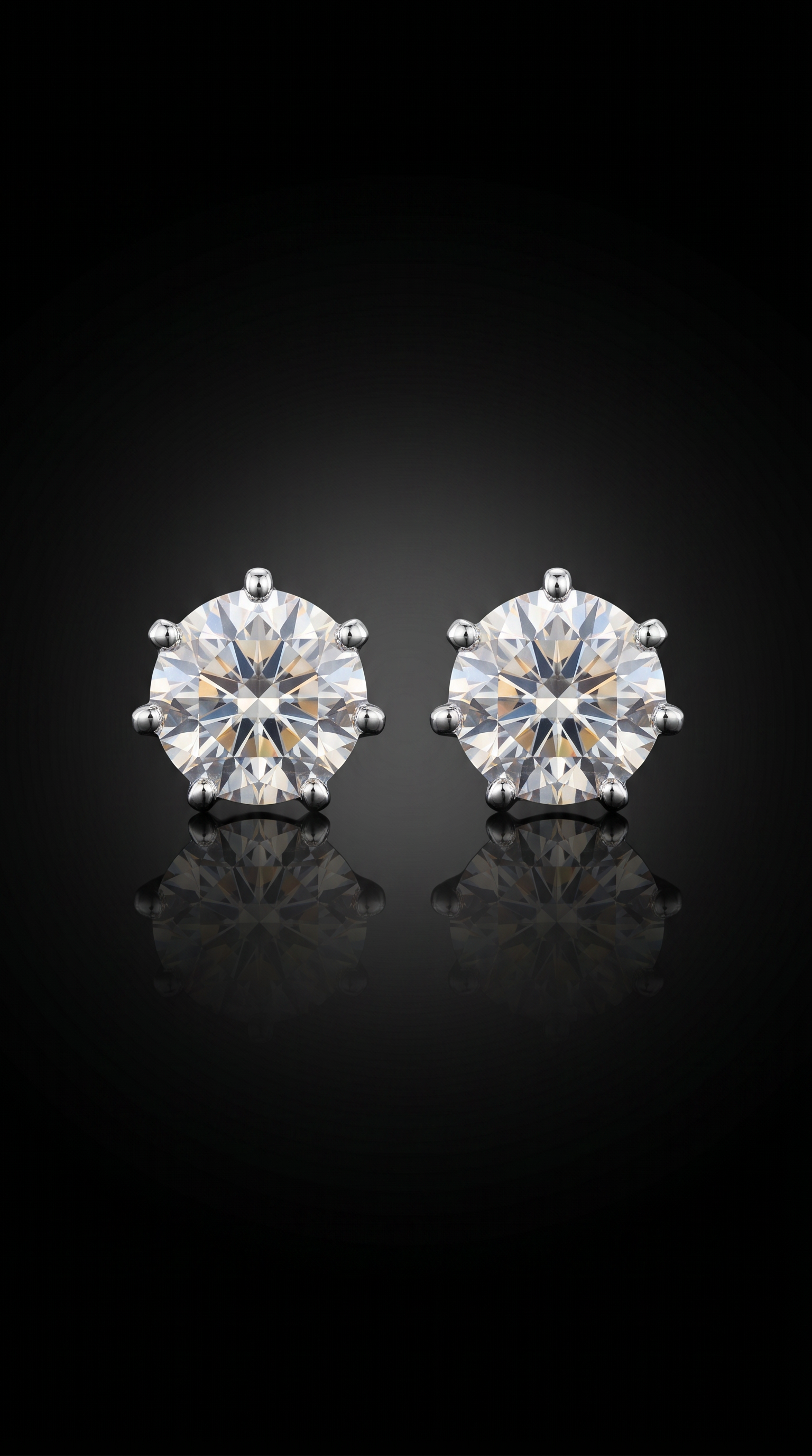 Aurivelle's 925 sterling Silver & Moissanite VVS Stud Earrings -Diamond-Like Shine| GRA Certified